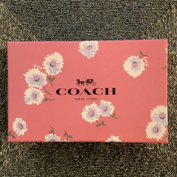NWT COACH Boxed Corner Zip Wristlet Daisy Print - Picture 5 of 13